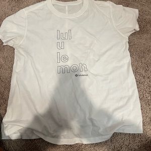 size 10 lululemon white t-shirt